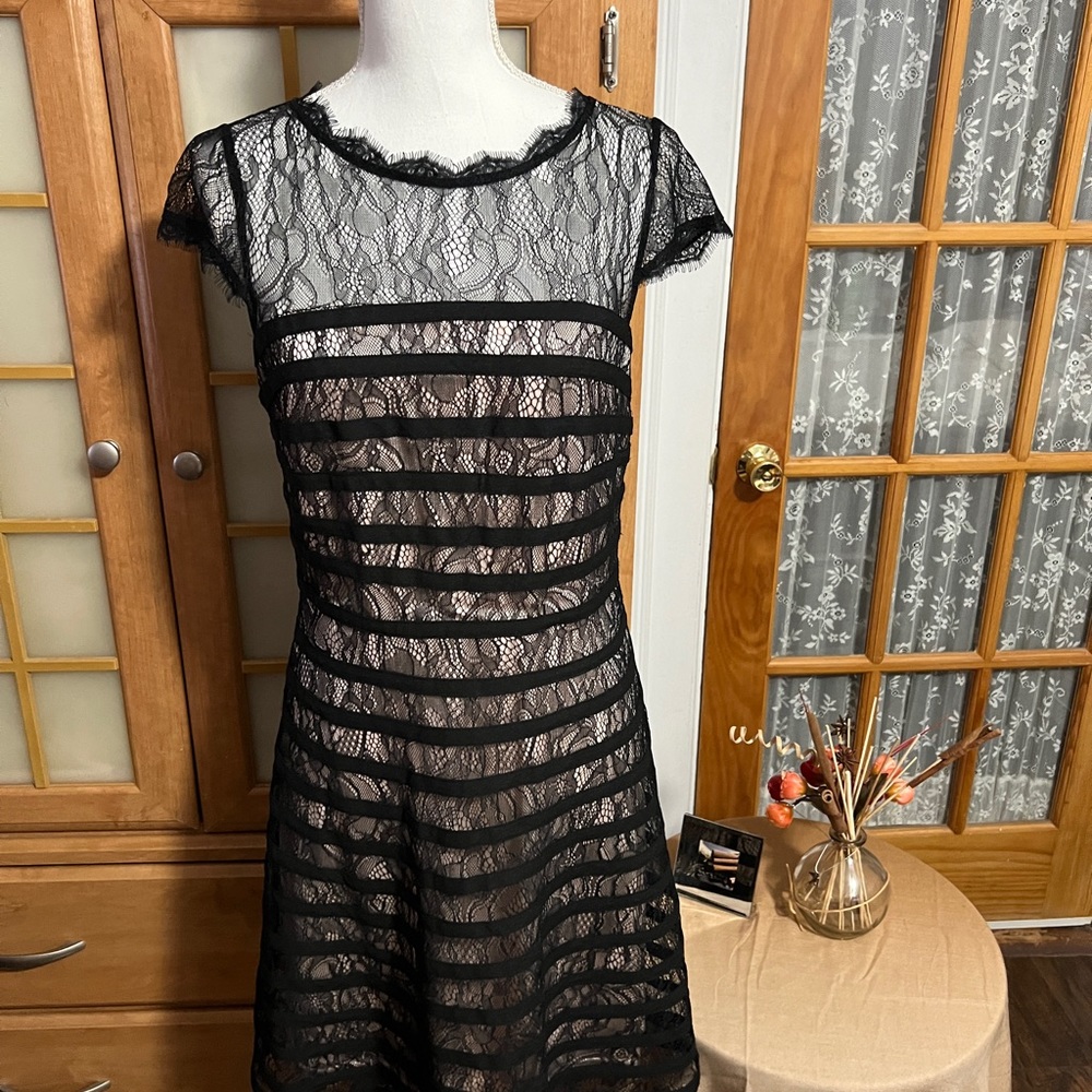 Adranna Papell Womens Black Lace Dress Size 12P Excellent condition. - Picture 1 of 15